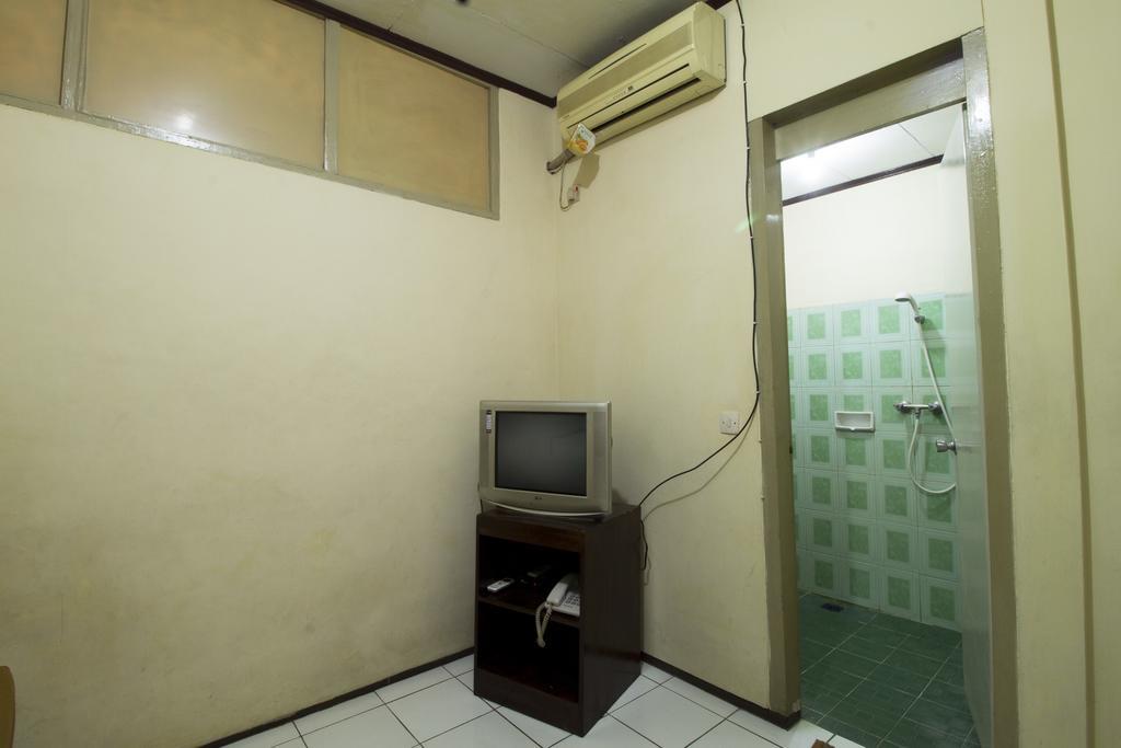 Reddoorz @ Klender Hotel Jakarta Exterior photo
